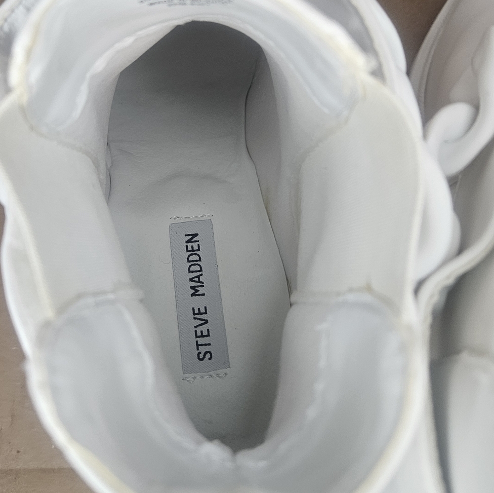 Steve Madden Amulet Chain Bootie Lug Heel White Sz 9 NWT Retail $130 - Picture 12 of 14
